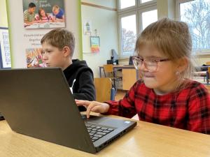 40 Laptops für ukrainische Schüler:innen