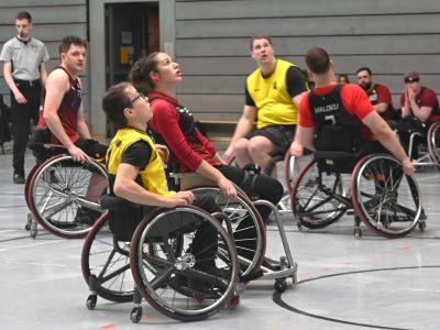 Neuer Sportrollstuhl für den Basketballbereich