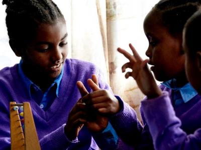 Inklusiver Unterricht für Kinder mit Hörbehinderung